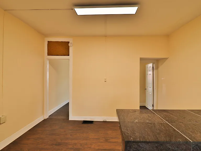 1303 James St — Photo 12
