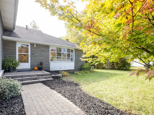 32 Clearview Dr, Pittsford, NY 14534