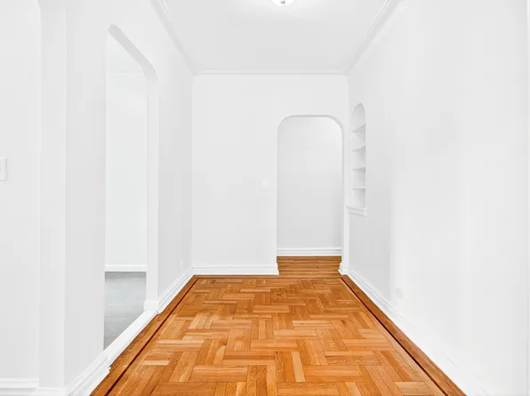 190 East Mosholu Parkway South image 11 of 36