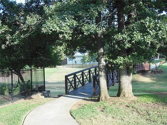 3rd image of 2600 Creekside Ct