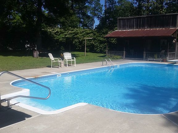 3rd image of 117 Holly Dr