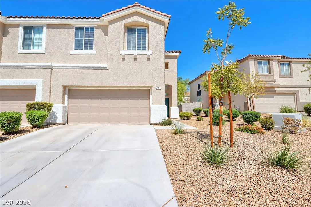 3 bed, 2.5 bath, 1745 sqft, $2,040 — Photo 2