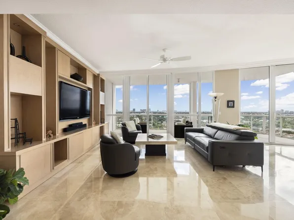 111 SE 8th Avenue #Ph-1701, Fort Lauderdale, FL 33301