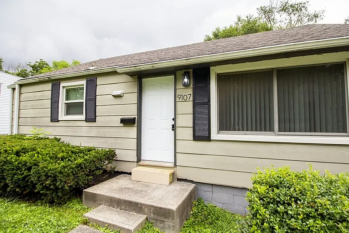 9107 Charlotte St — Photo 1