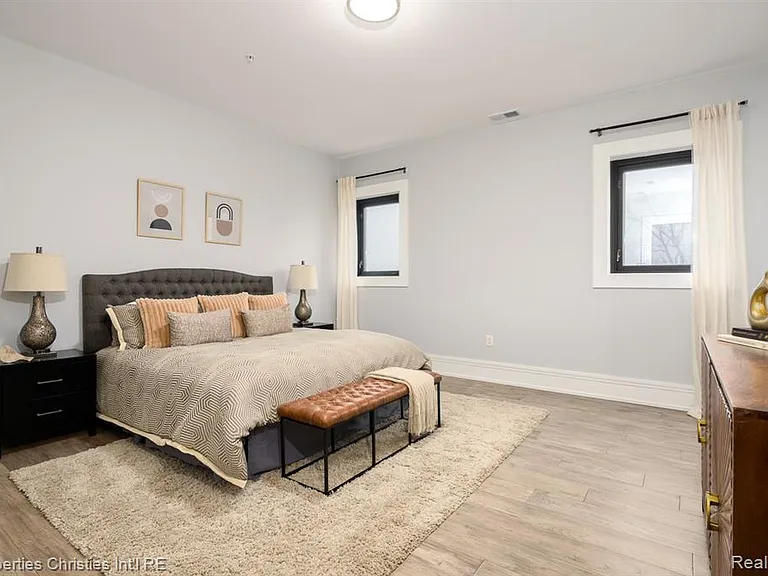 32686 Woodward Ave #E — Photo 12