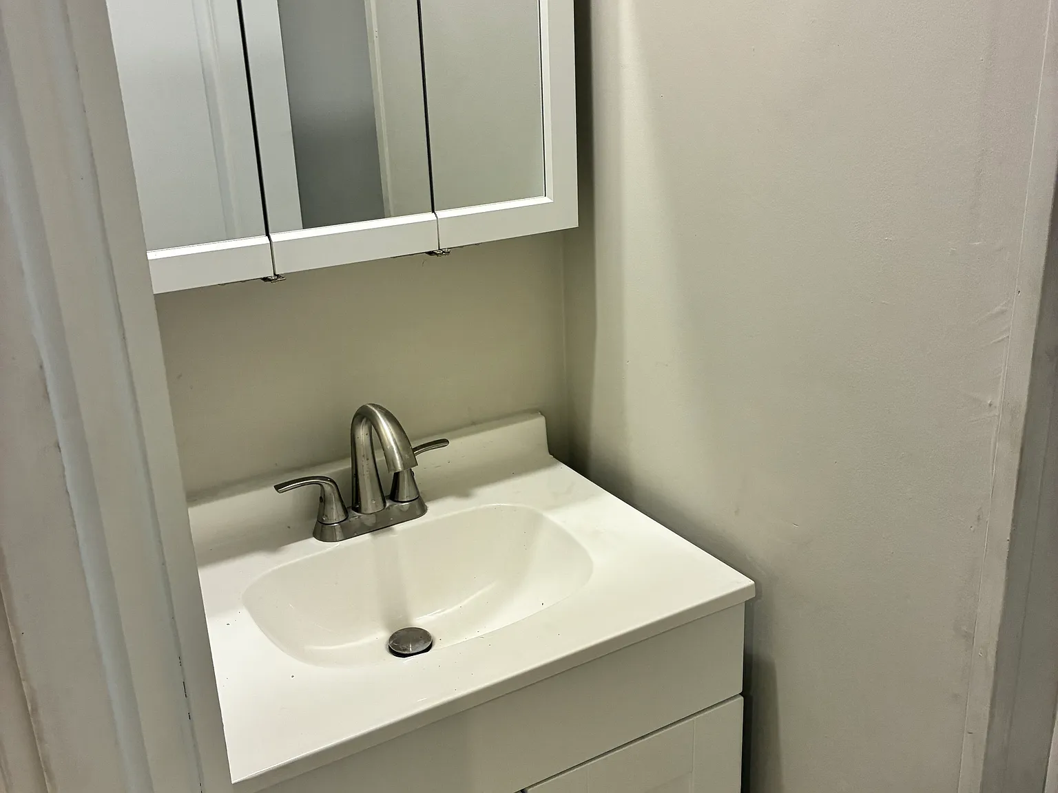 3 bed, 1.5 bath, 1180 sqft, $1,900 — Photo 3