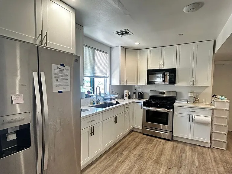 1575 W 37th Pl — Photo 5