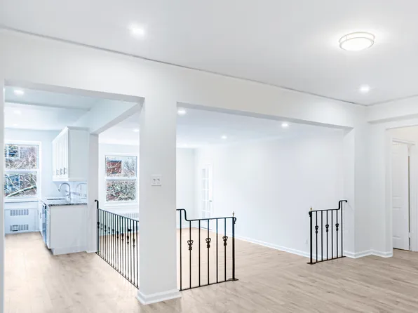 915 East 17th Street image 1 of 21