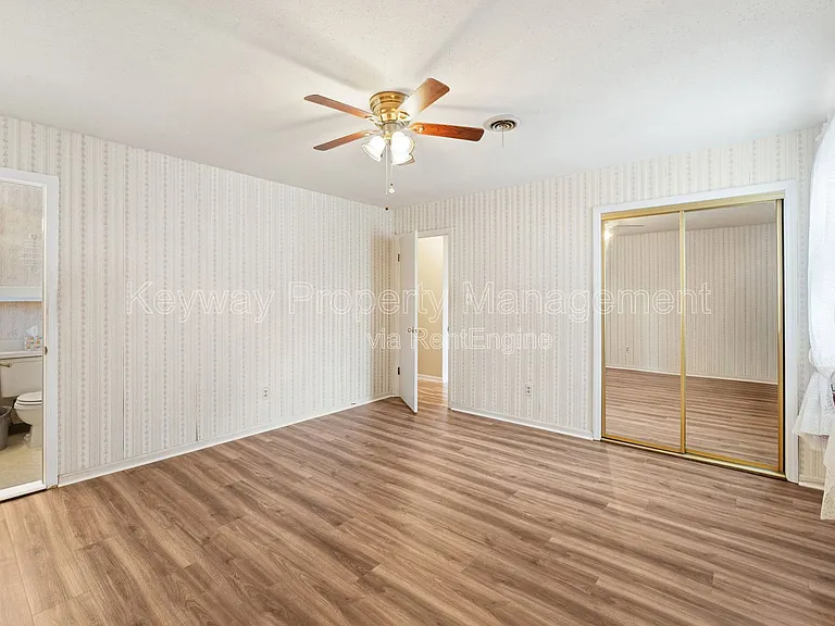 4537 Shawnee Dr — Photo 10