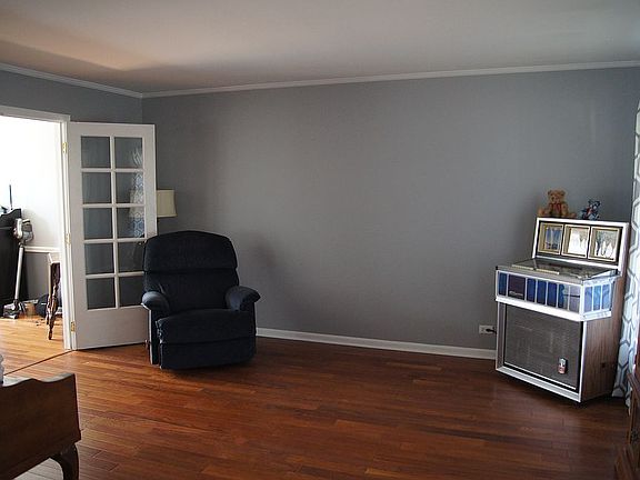 3rd image of 309 W Morse Ave