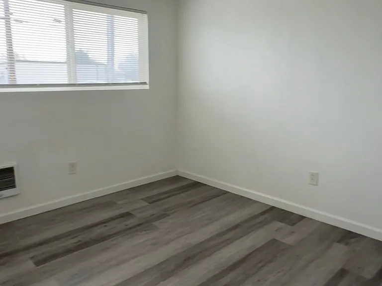 2111 Turner St — Photo 10