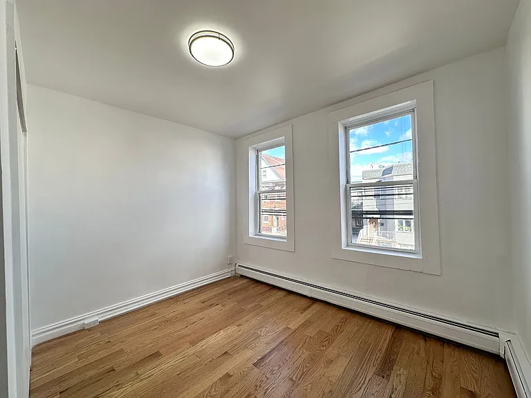 407 61st St #4 — Photo 3