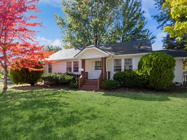 8660 Robinson St, Overland Park, KS 66212