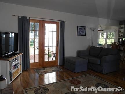 5th image of 15 Moorwood Dr