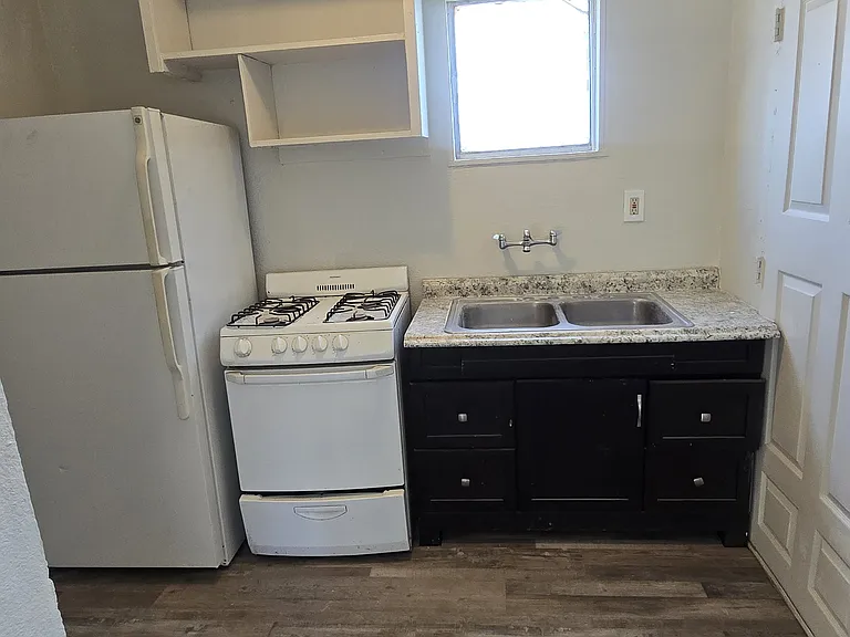 1114 B St — Photo 3