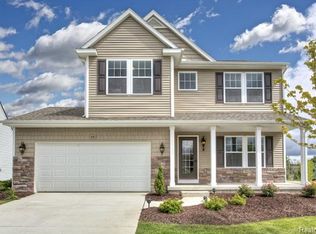 1003 Waters Edge Ln, Fenton, MI 48430