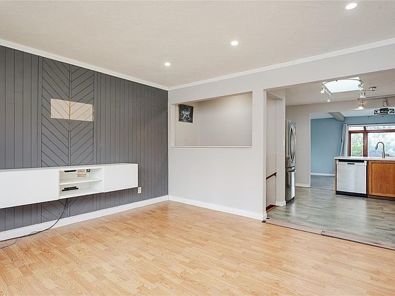 5th image of 6729 Grant Rd W