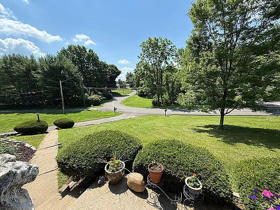 3rd image of 206 Thornley Dr