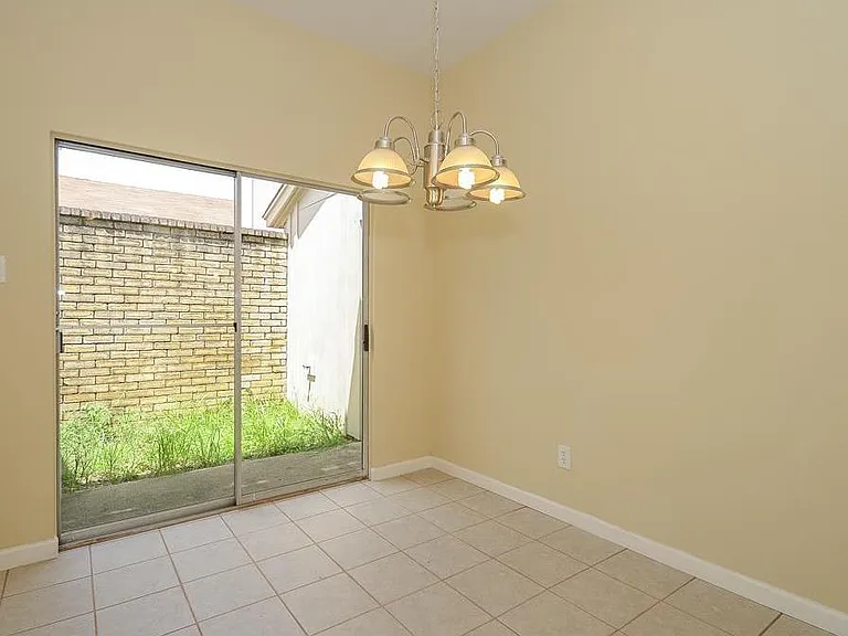 7611 Shaddock Dr — Photo 6