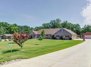 2807 Oakhurst Ln, Franksville, WI 53126