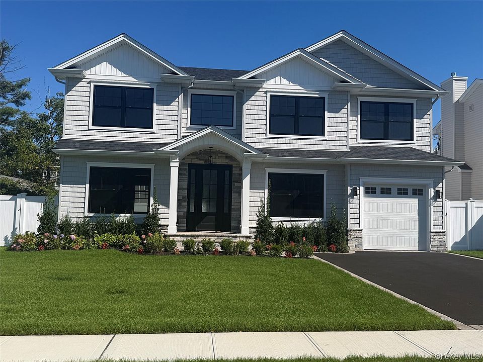 1st image of 20 Raynham Drive