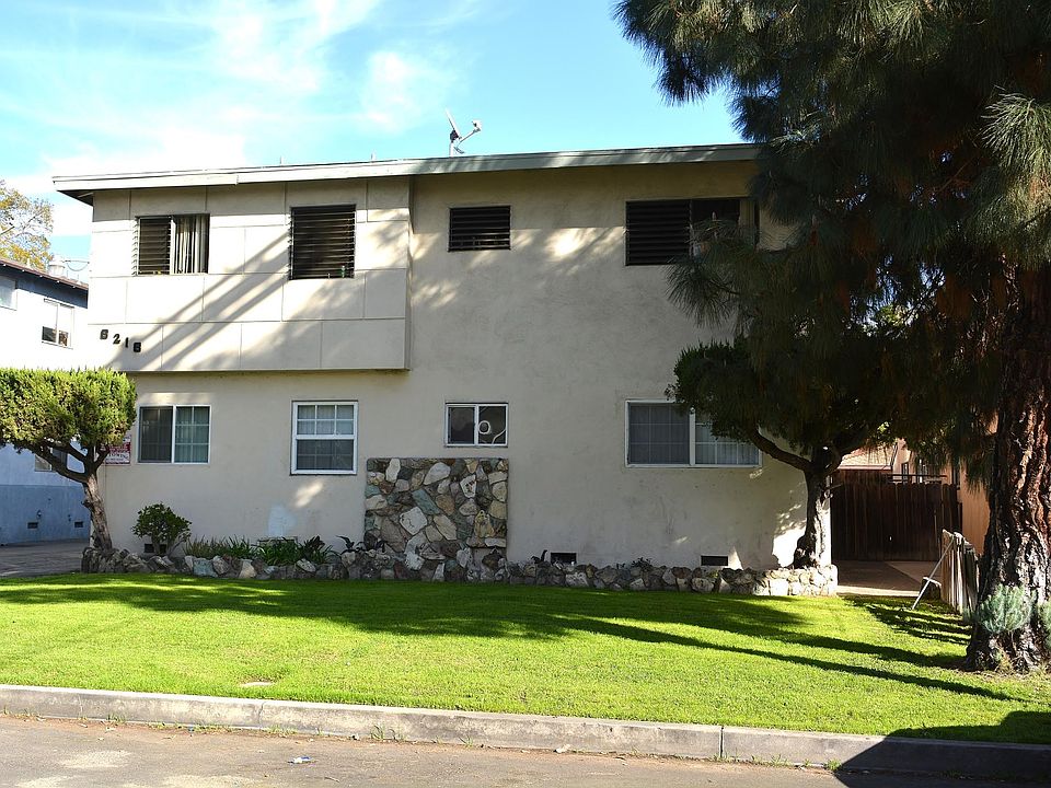 THIS APARTMENT HAS 2 BEDROOMS, 1 BATH