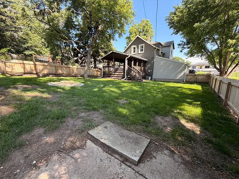 3627 Spring St — Photo 2
