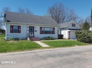 930 Clinton Pl, Freeport, IL 61032