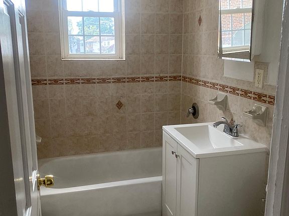 5th image of 278 S Orange Ave #1