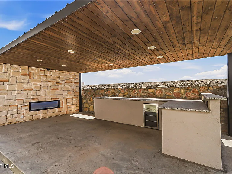 329 Hector Porras Dr — Photo 31