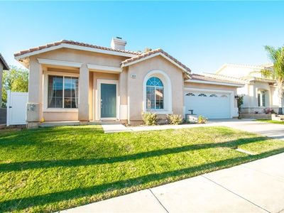 301 Suffolk St, Corona, CA, 92882