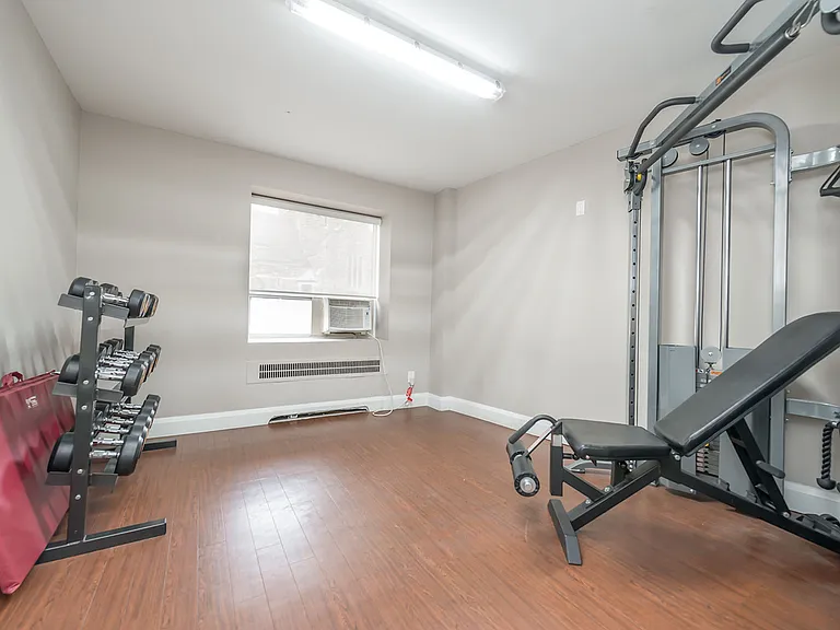 2837 Yonge St — Photo 13