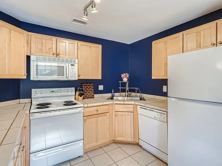 8643 E Dry Creek Rd #1221 — Photo 4
