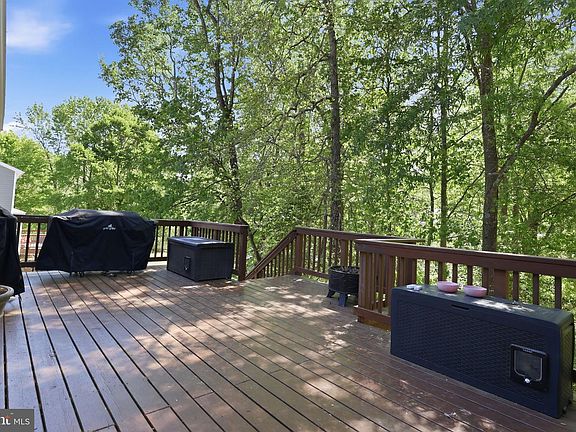 5th image of 8507 Oak Glen Ct