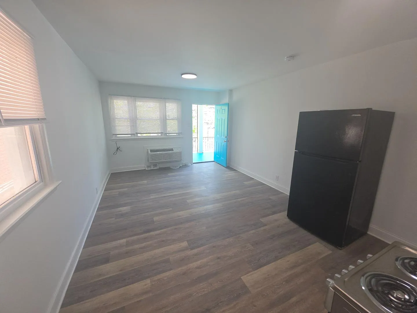 4127 Atlantic Ave - 6 — Photo 2
