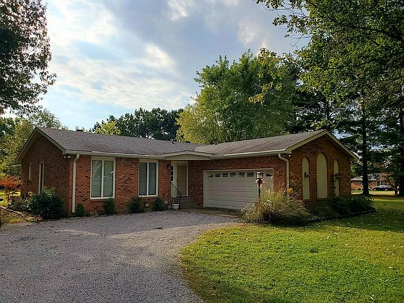 2nd image of 202 Chapman Dr