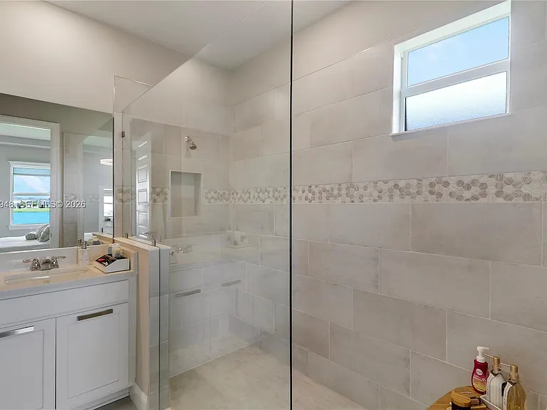 6489 NW Cloverdale Ave — Photo 34