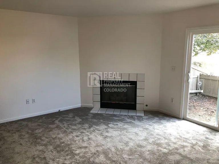 1014 Artemis Cir — Photo 3