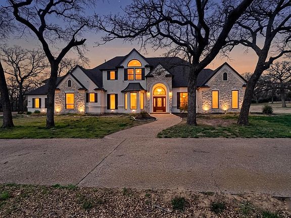 2nd image of 531 E Hickory Ridge Cir