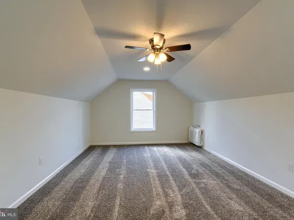 8 S Locust Ln, Mechanicsburg, PA 17050