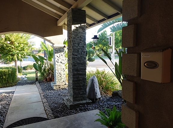 4th image of 899 Kozera Dr