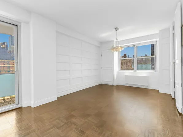 300 East 40th Street image 5 of 15