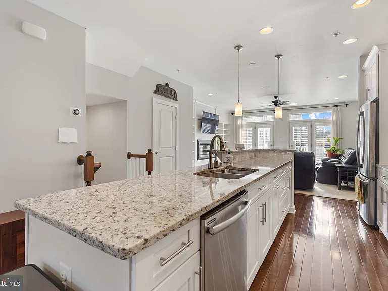 412 Blue Flax Pl — Photo 9