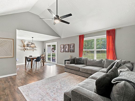 5th image of 940 S Old Riverdale Road