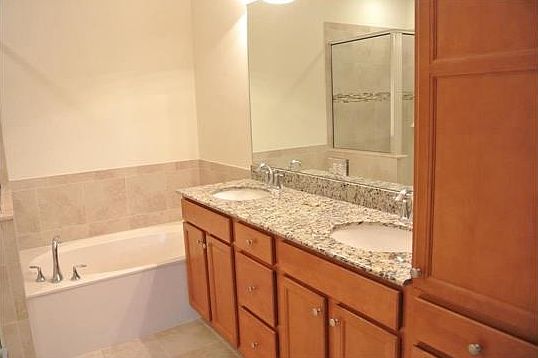 2nd image of 2723 NE 14th Street Cswy