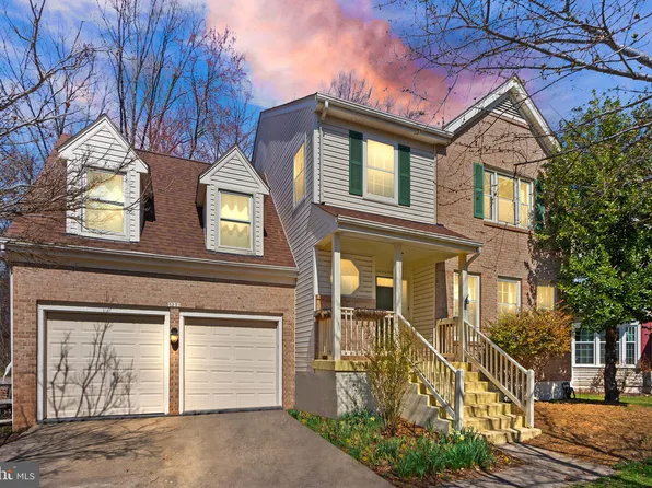 5221 Woodleaf Ct, Centreville, VA 20120