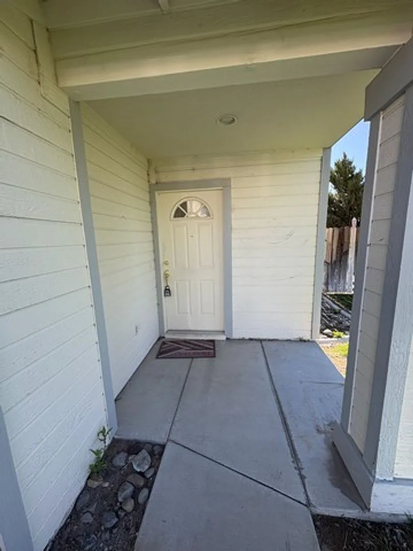 Building Photo - 415 Valley Cir