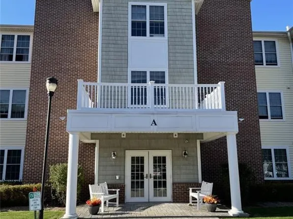 2590 Gold Star Hwy APT 104, Groton, CT 06355