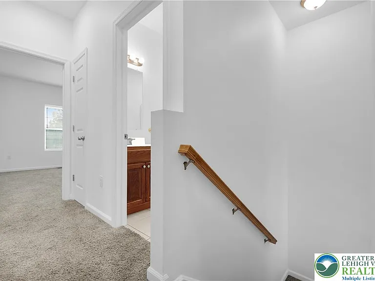 825 16th Ave — Photo 16