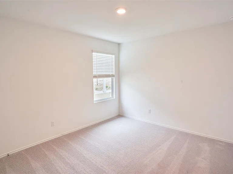 360 Brannigan Dr — Photo 10